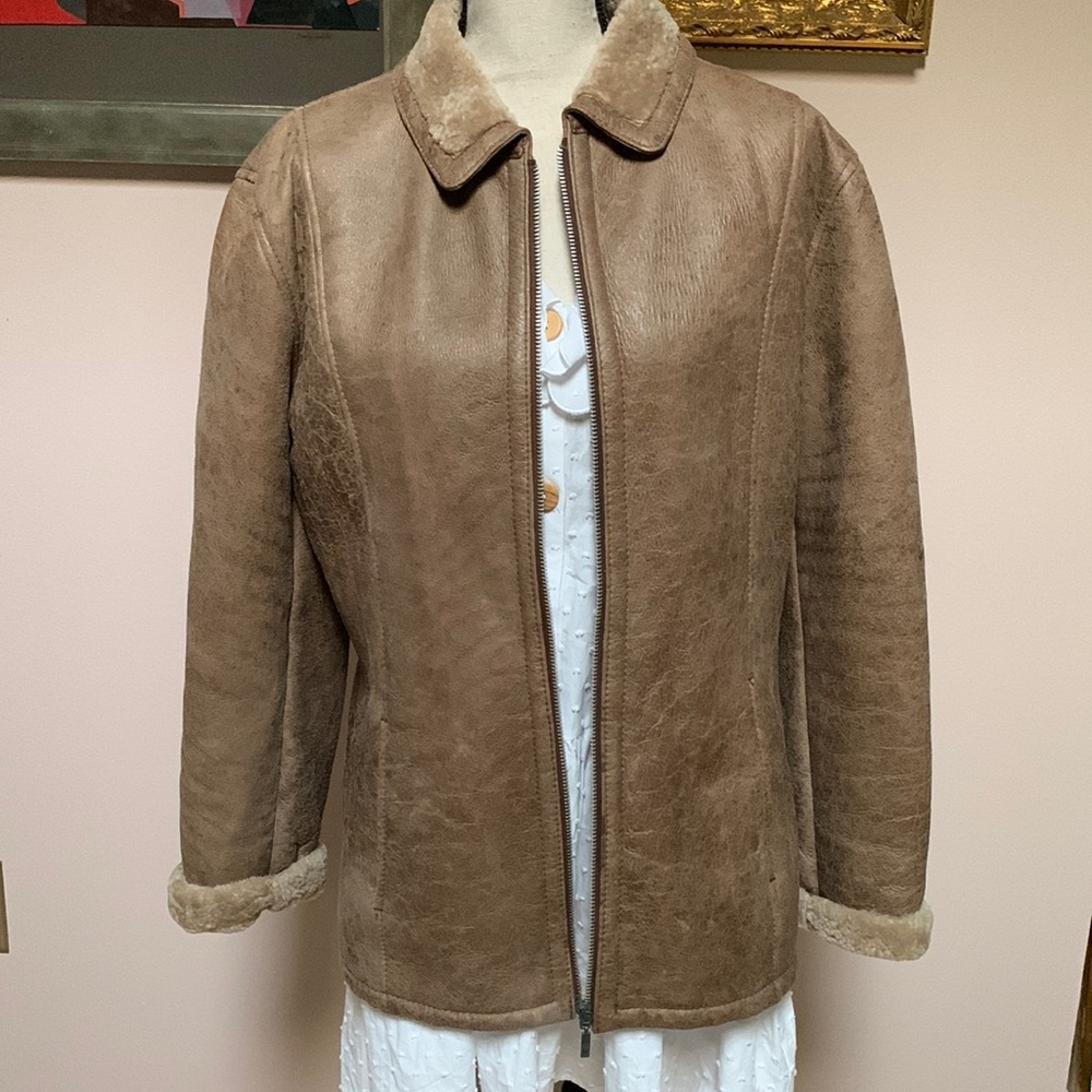 Very soft lamb leather fur Sherpa jacket. Sz L